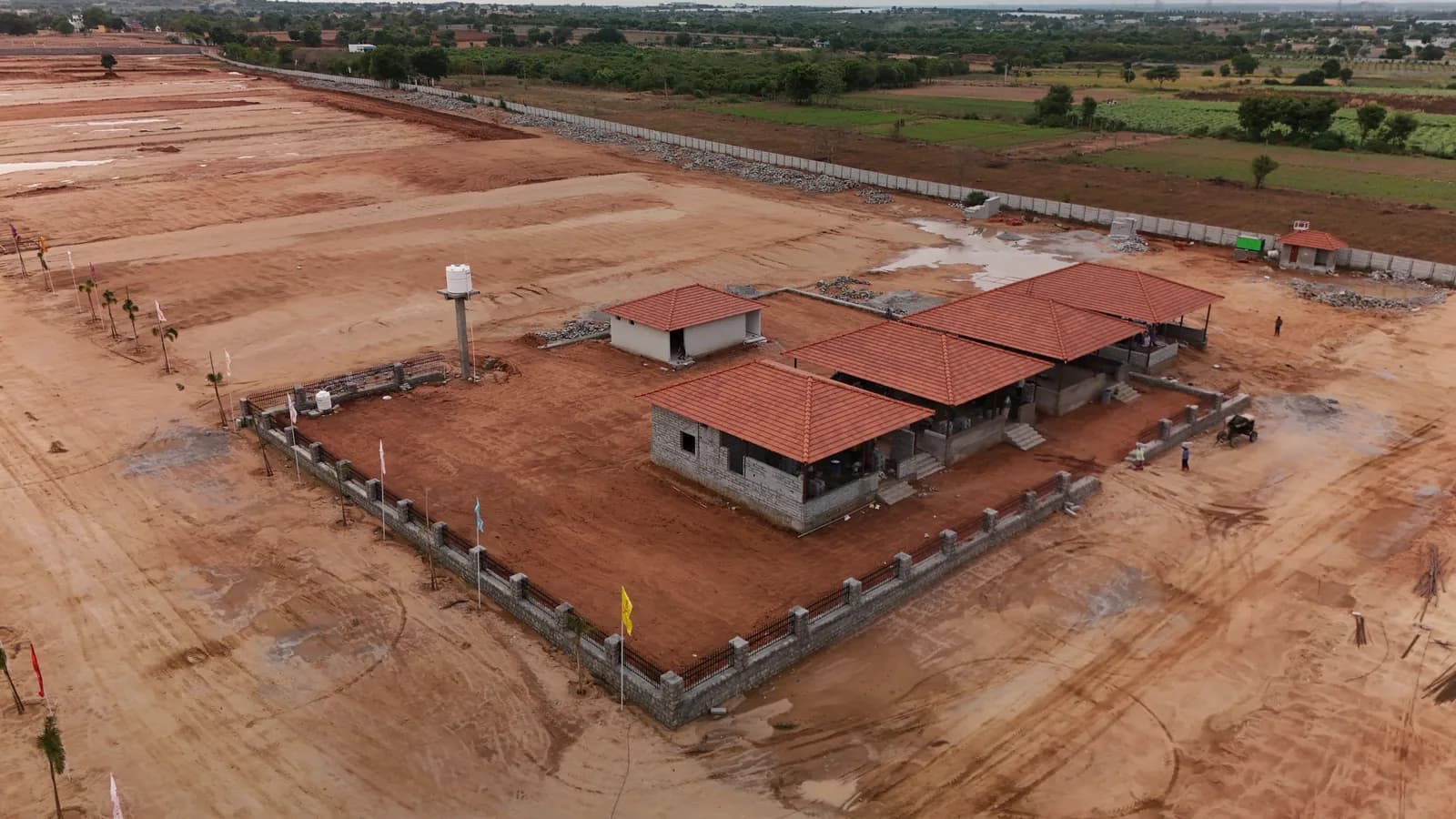 Site building and plotted area